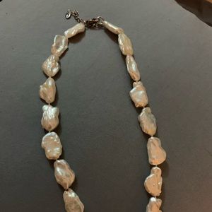 Classic freshwater pearl choker with a twist!